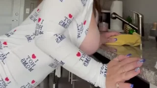 Ashleyyyreyyy leaked nude topless cleaning kitchen